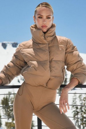 Jaqueta Puffer Alo Yoga Gold Rush Feminino Caqui | 5032-QPRAE